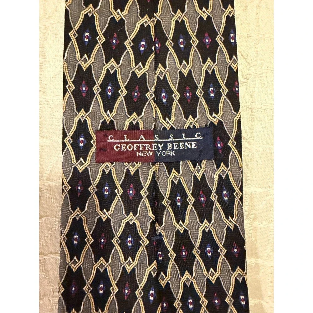 Geoffrey Beene Classic‎ 100% Silk Necktie Geometric Pattern Black/Gray SKU 106